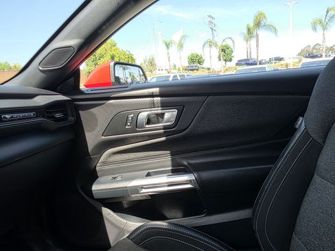 Used 2025 Ford Mustang Convertible RWD image 11