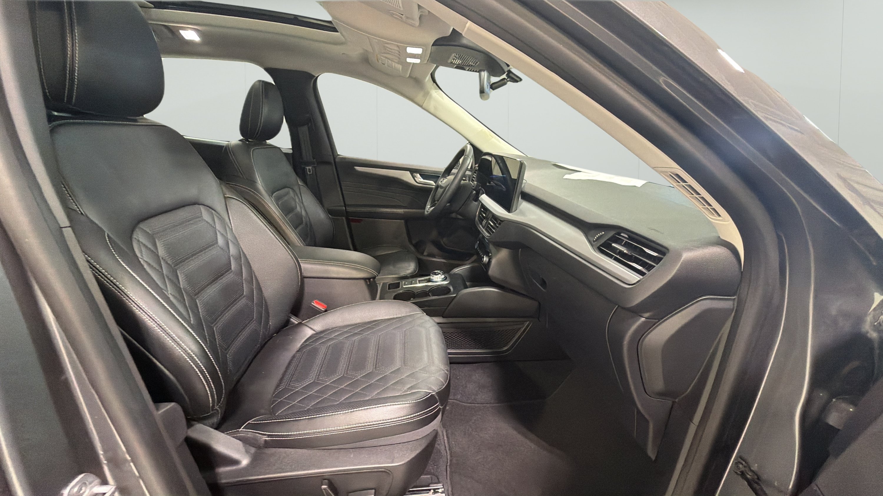 Used 2023 Ford Escape Platinum w/ Premium Technology Package AWD/4WD image 23