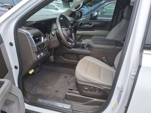 Used 2025 GMC Yukon XL Elevation RWD image 4