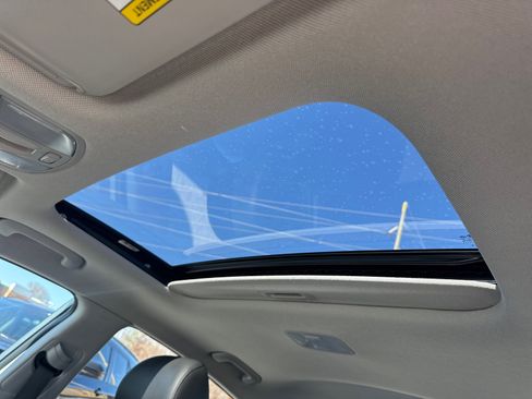 Used 2017 Hyundai Elantra Limited w/ Limited Tech Package 08 image 26