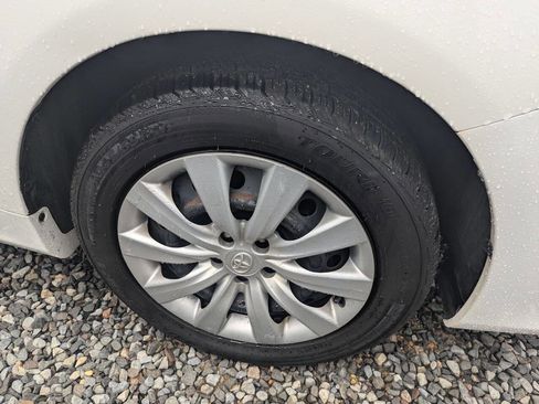 Used 2013 Toyota Corolla LE image 33