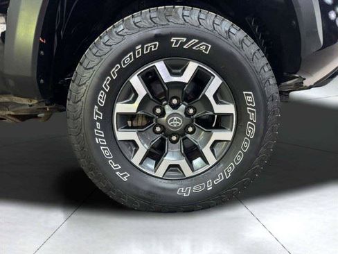 Used 2020 Toyota Tacoma TRD Off-Road w/ Technology Package AWD/4WD image 44