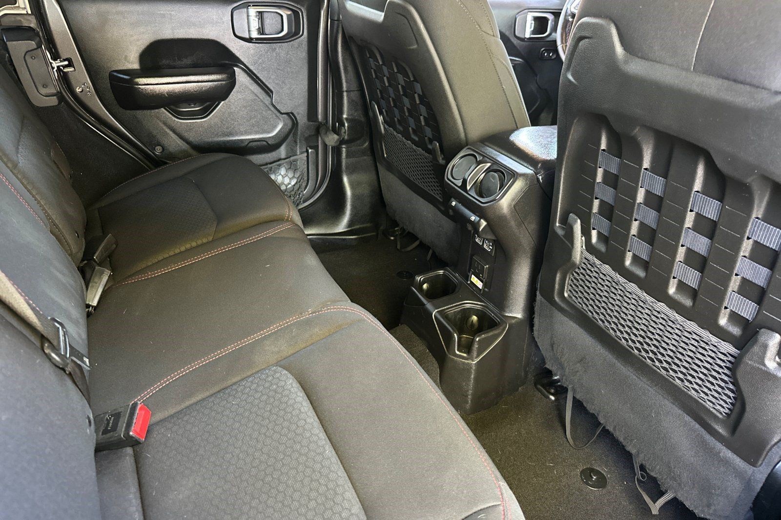 Used 2018 Jeep Wrangler Unlimited Rubicon AWD/4WD image 35