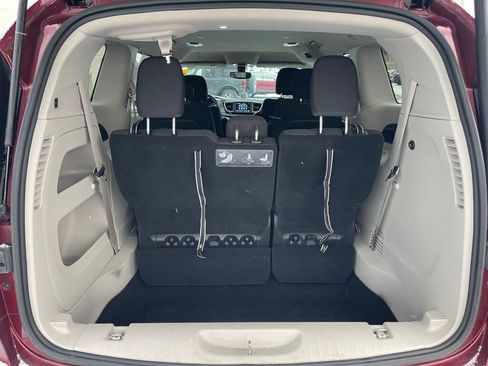 Used 2020 Chrysler Pacifica Touring w/ Cold Weather Group image 19