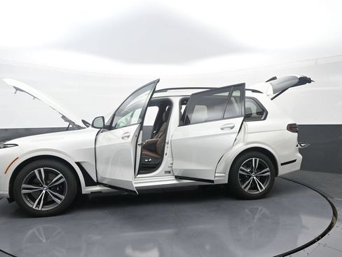 Used 2026 BMW X7 xDrive40i w/ M Sport Package AWD/4WD image 43