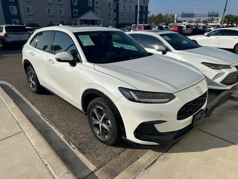 Used 2023 Honda HR-V EX-L image 2