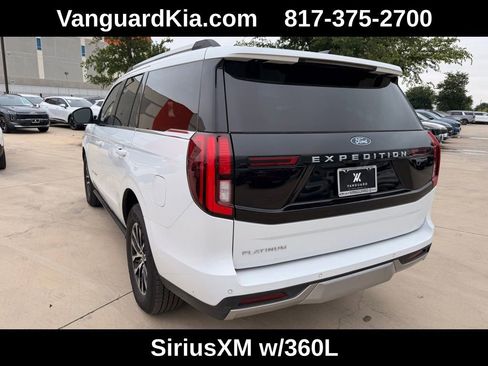 Used 2025 Ford Expedition Platinum AWD/4WD image 2