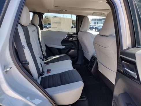 New 2026 Mitsubishi Outlander SE AWD/4WD image 11