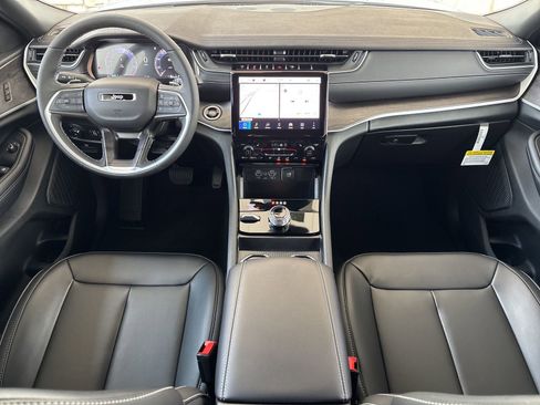 New 2025 Jeep Grand Cherokee L Limited image 18