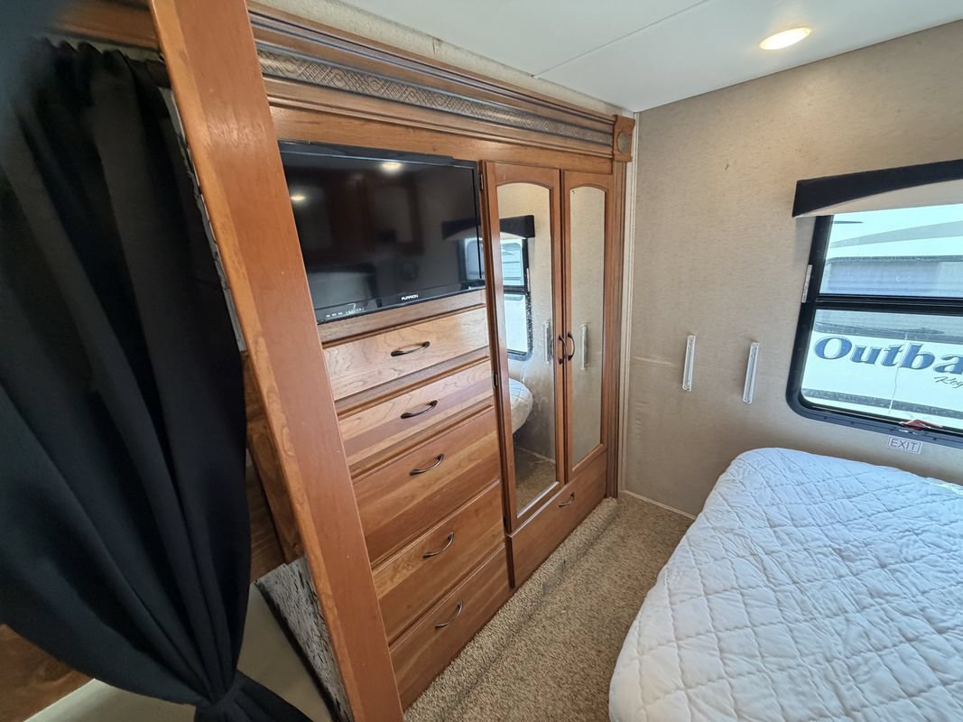 Used 2016 Ford E-450 and Econoline 450 Super Duty w/ Motorhome Prep Package RWD image 23