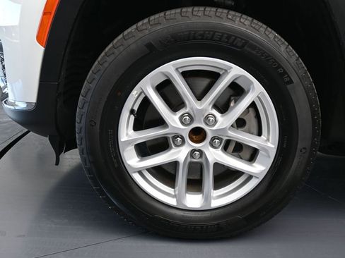 Used 2024 Jeep Grand Cherokee L Laredo image 41