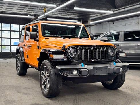 Used 2024 Jeep Wrangler Unlimited w/ Convenience Group AWD/4WD image 3