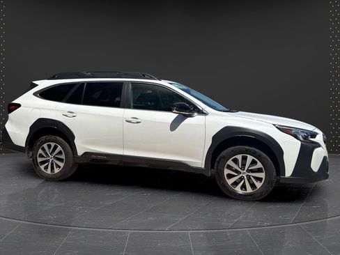 Used 2025 Subaru Outback Premium AWD/4WD image 4
