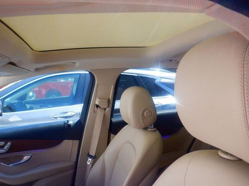 Used 2022 Mercedes-Benz GLC 300 4MATIC w/ Premium Package Lite image 7