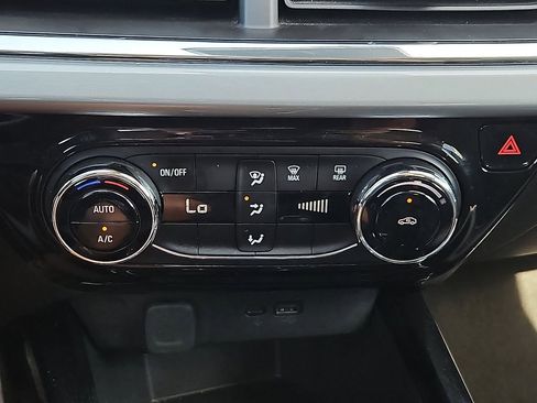 Used 2025 Chevrolet Trax LT FWD image 27
