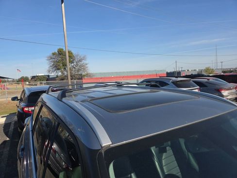 Used 2022 Toyota Highlander XLE image 9