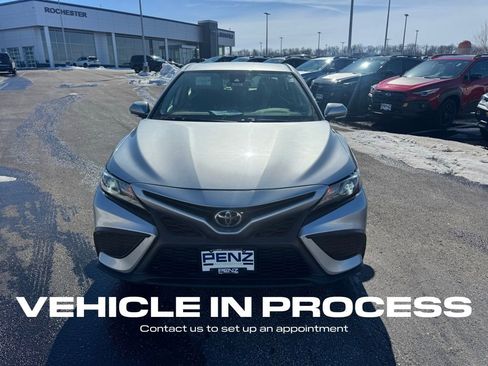 Used 2022 Toyota Camry SE image 8