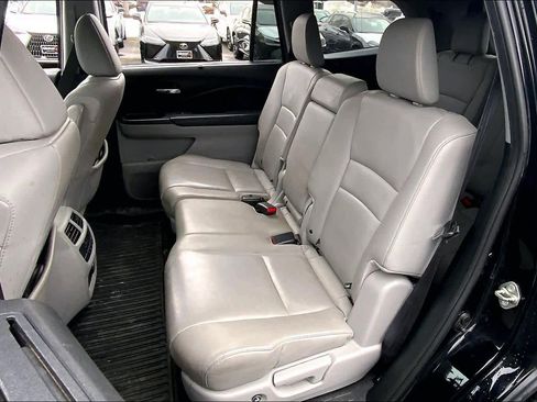Used 2017 Honda Pilot Touring image 21
