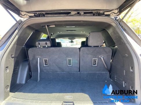 Used 2023 Chevrolet Traverse LT FWD image 10
