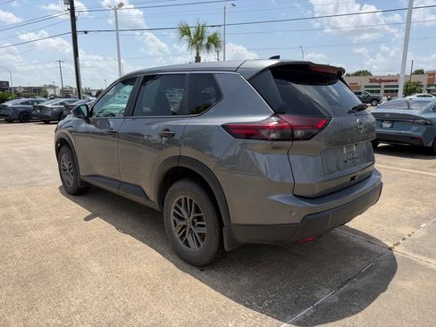 Used 2024 Nissan Rogue S FWD image 3