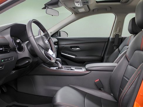 Used 2025 Nissan Sentra SR w/ SR Premium Package image 26