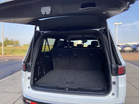 Used 2023 Jeep Wagoneer L Series II RWD image 26