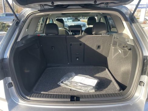 Certified 2025 Volkswagen Taos SE w/ Panoramic Sunroof Package image 9