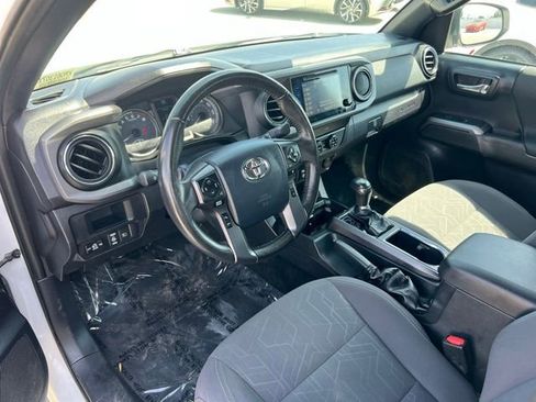 Used 2019 Toyota Tacoma TRD Sport w/ Technology Package AWD/4WD image 14