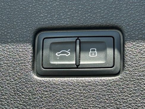 Used 2021 Audi Q8 Premium w/ Black Optic Package image 33