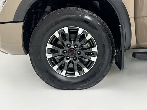 Used 2023 Nissan Titan PRO-4X w/ Pro-4x Convenience Package image 29