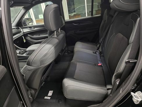New 2025 Jeep Grand Cherokee Laredo w/ Luxury Tech Group I RWD image 28