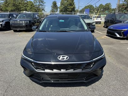 New 2025 Hyundai Elantra Limited w/ Cargo Package