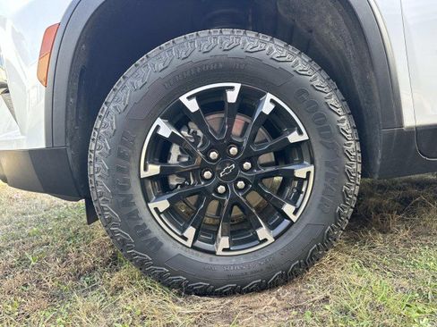 Used 2024 Chevrolet Traverse Z71 image 4