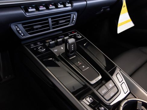 Used 2025 Porsche 911 Carrera image 18