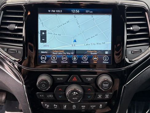 Used 2019 Jeep Grand Cherokee Trailhawk w/ Trailhawk Luxury Group AWD/4WD image 36