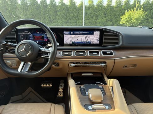 Used 2024 Mercedes-Benz GLS 450 4MATIC image 30
