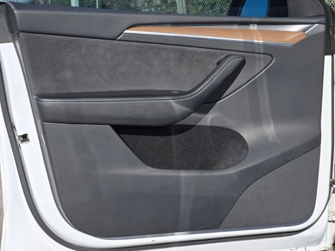 Used 2023 Tesla Model Y Performance image 12