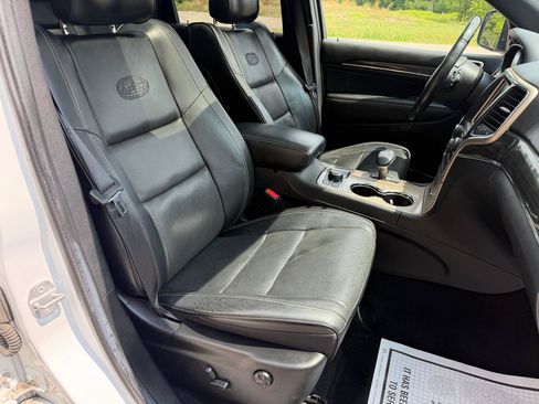 Used 2014 Jeep Grand Cherokee Overland AWD/4WD image 32