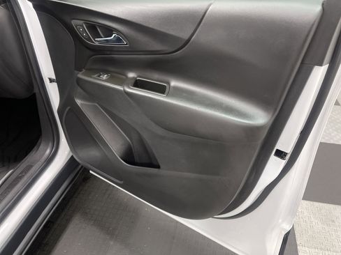 Used 2022 Chevrolet Equinox LT w/ Driver Convenience Package image 26