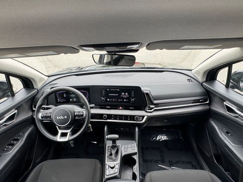 Used 2025 Kia Sportage LX image 32