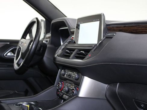 Used 2023 Chevrolet Suburban Premier image 33