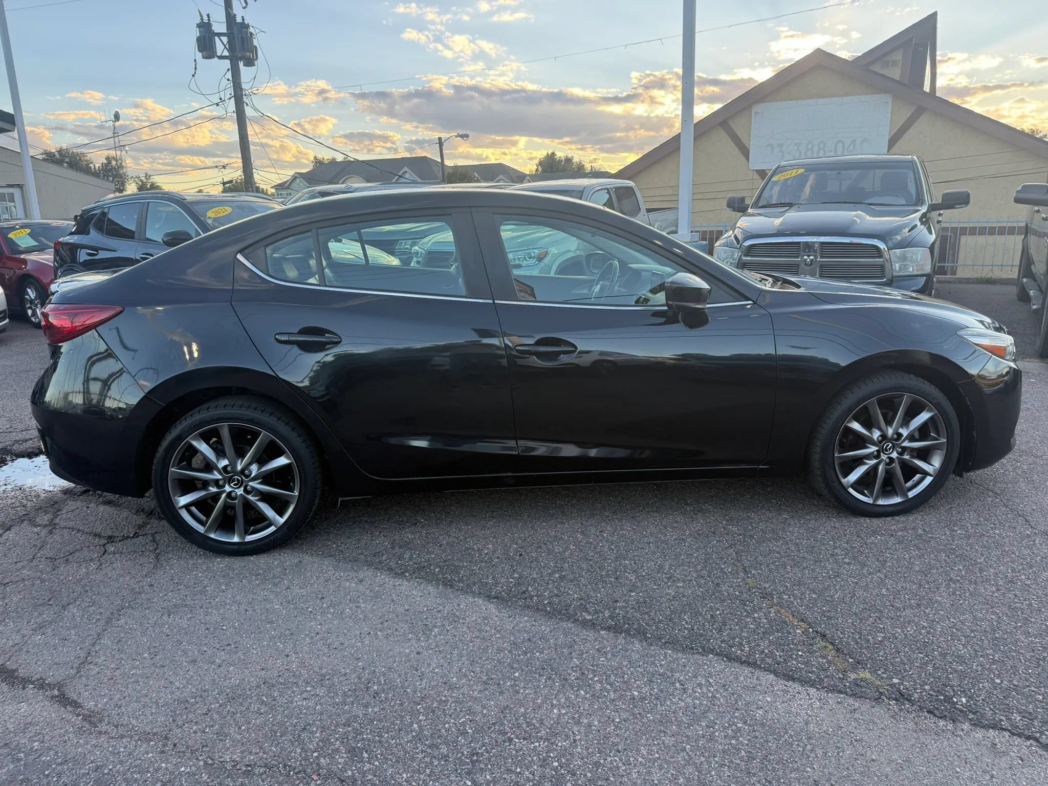 Used 2018 MAZDA MAZDA3 Touring FWD image 3