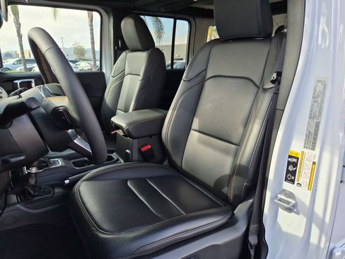 Used 2024 Jeep Wrangler Unlimited Sahara AWD/4WD image 16
