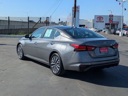 Used 2024 Nissan Altima 2.5 SV image 11