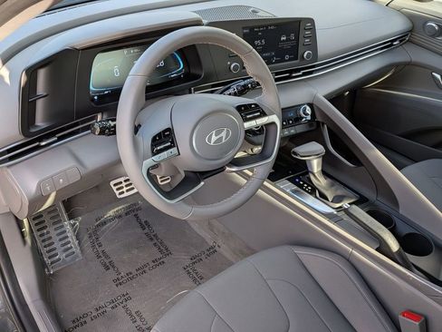Used 2025 Hyundai Elantra Sport image 15