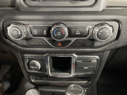 Used 2021 Jeep Gladiator Sport image 24