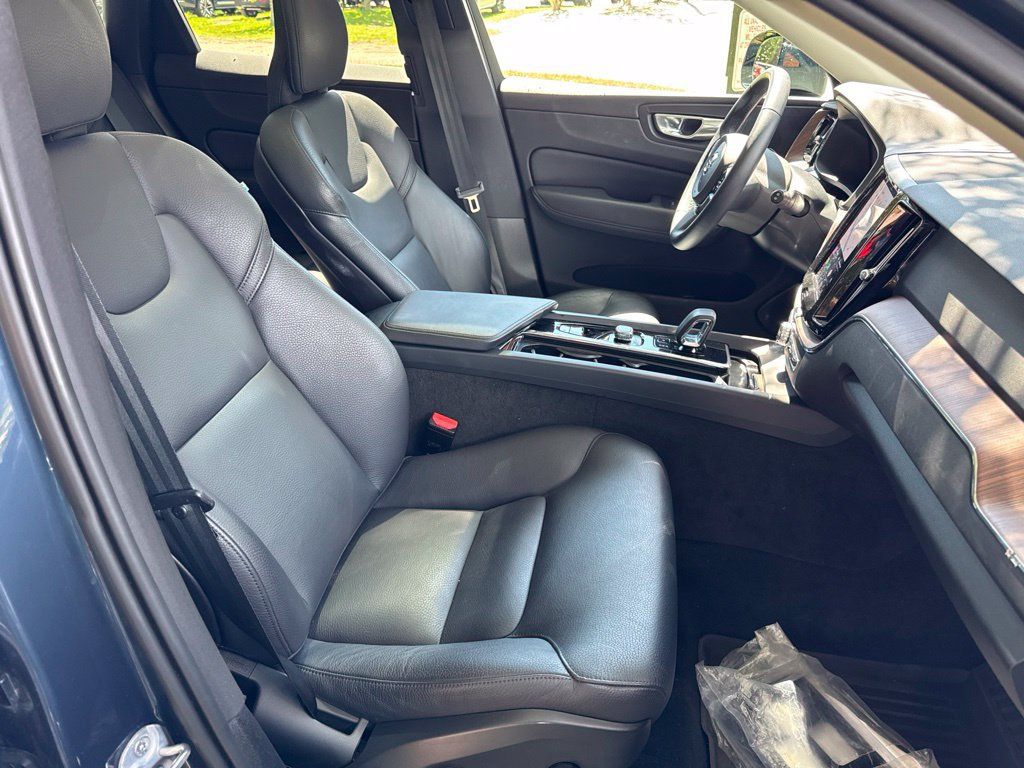 Certified 2024 Volvo XC60 B5 Plus w/ Protection Package Premier AWD/4WD image 8