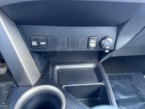 Used 2015 Toyota RAV4 LE image 20