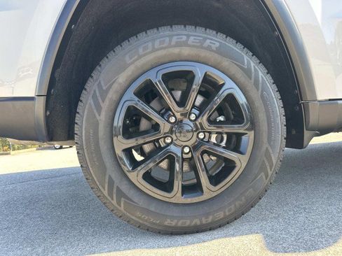 Used 2021 Jeep Grand Cherokee Laredo AWD/4WD image 17
