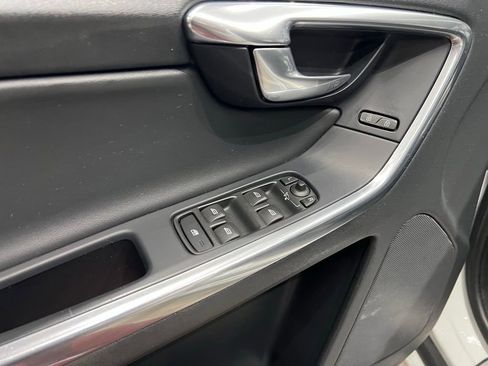 Used 2016 Volvo XC60 T6 R-Design w/ Climate Package image 38